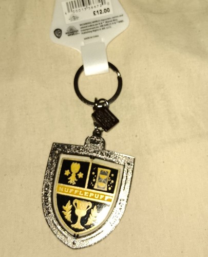Hufflepuff crest - hufflepuff,